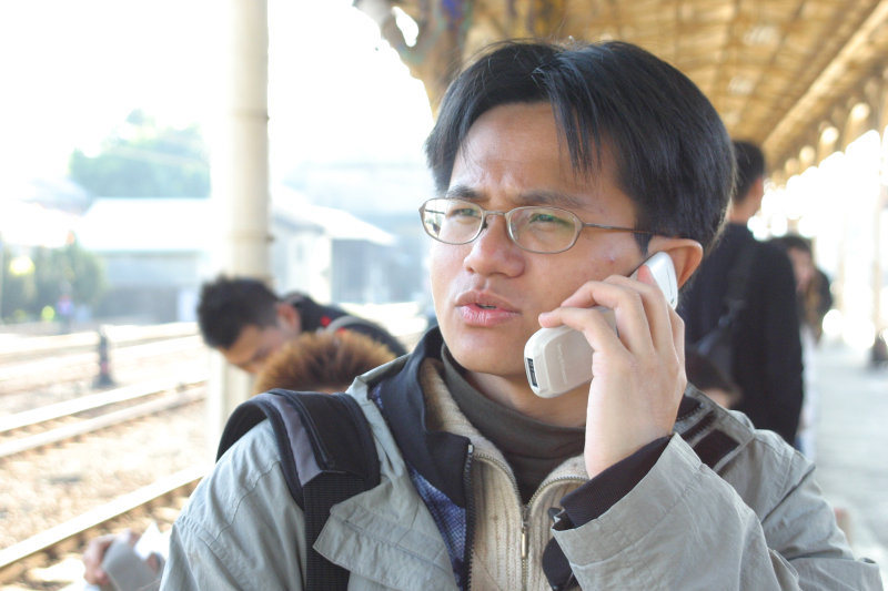 月台旅客特寫2005台中火車站台灣鐵路旅遊攝影