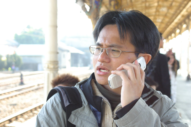月台旅客特寫2005台中火車站台灣鐵路旅遊攝影
