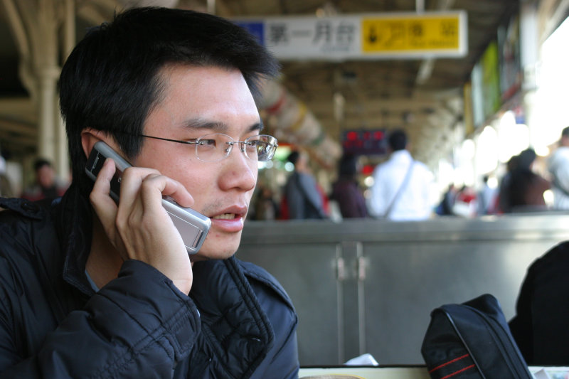 月台旅客特寫2005台中火車站台灣鐵路旅遊攝影