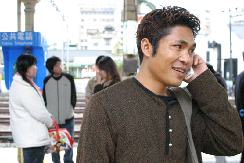 月台旅客特寫2005台中火車站台灣鐵路旅遊攝影