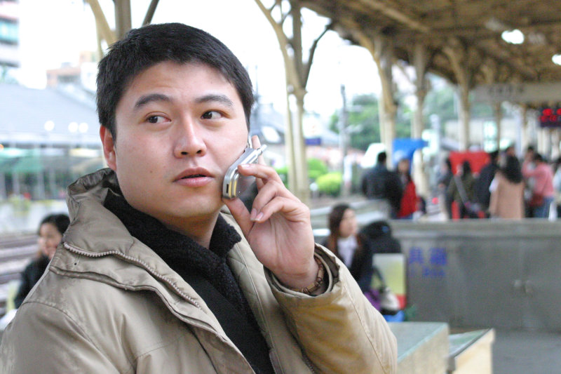 月台旅客特寫2005台中火車站台灣鐵路旅遊攝影