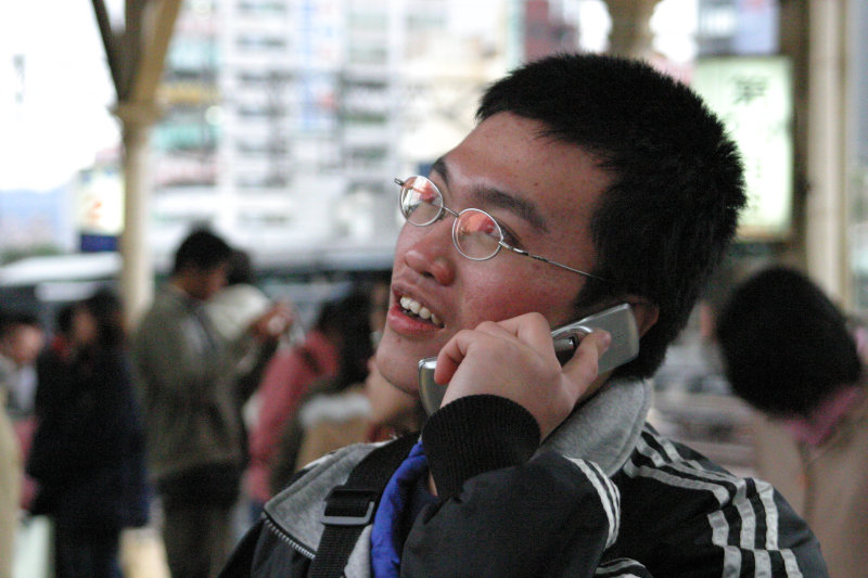 月台旅客特寫2005台中火車站台灣鐵路旅遊攝影