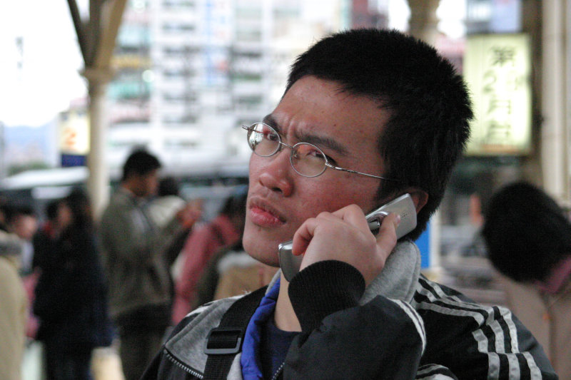 月台旅客特寫2005台中火車站台灣鐵路旅遊攝影