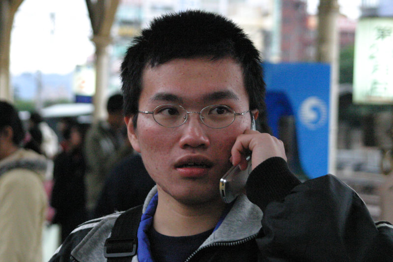 月台旅客特寫2005台中火車站台灣鐵路旅遊攝影