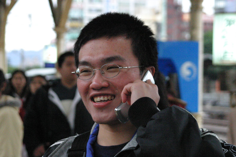 月台旅客特寫2005台中火車站台灣鐵路旅遊攝影