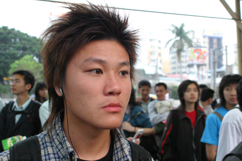 月台旅客特寫2005台中火車站台灣鐵路旅遊攝影