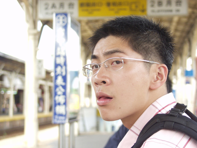 月台旅客特寫2005台中火車站台灣鐵路旅遊攝影