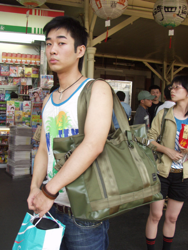 月台旅客特寫2005台中火車站台灣鐵路旅遊攝影