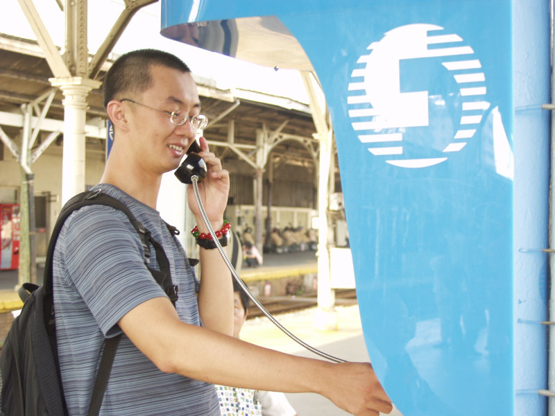 月台旅客特寫2005台中火車站台灣鐵路旅遊攝影