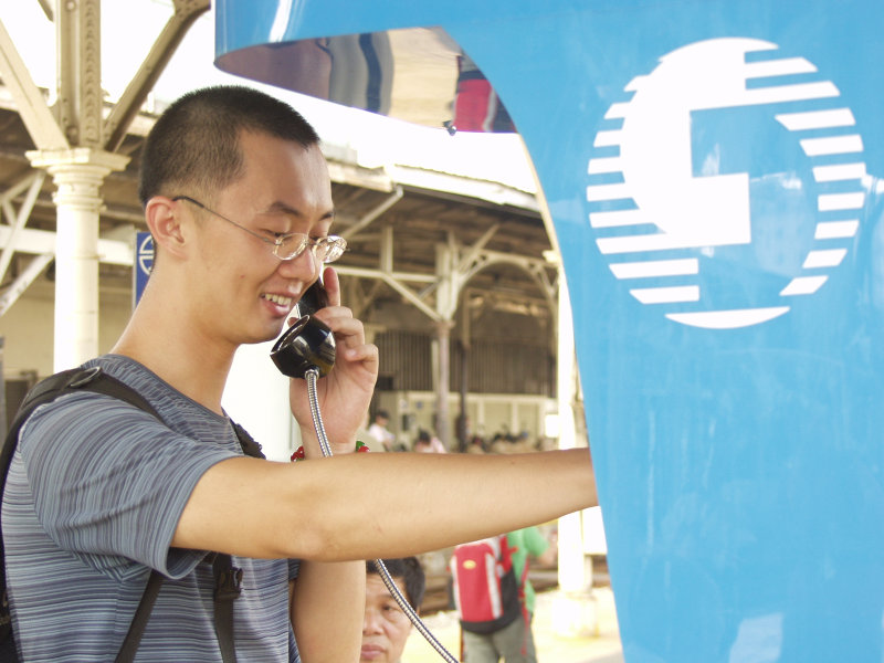 月台旅客特寫2005台中火車站台灣鐵路旅遊攝影