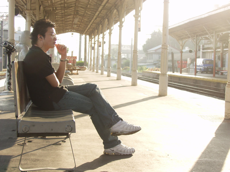 月台旅客特寫2005台中火車站台灣鐵路旅遊攝影