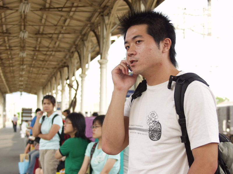 月台旅客特寫2005台中火車站台灣鐵路旅遊攝影