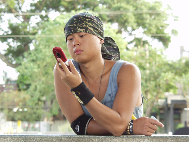 月台旅客特寫2005台中火車站台灣鐵路旅遊攝影