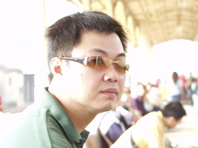 月台旅客特寫2005台中火車站台灣鐵路旅遊攝影