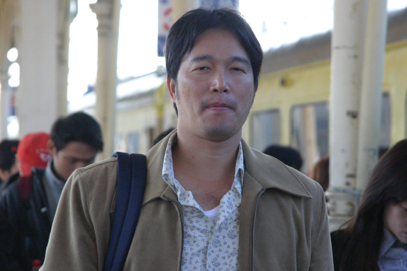 月台旅客特寫2006台中火車站台灣鐵路旅遊攝影