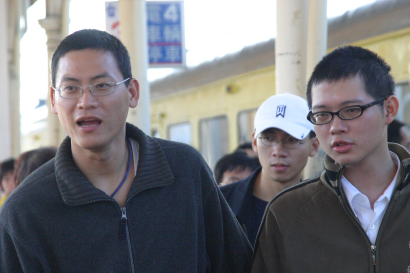 月台旅客特寫2006台中火車站台灣鐵路旅遊攝影