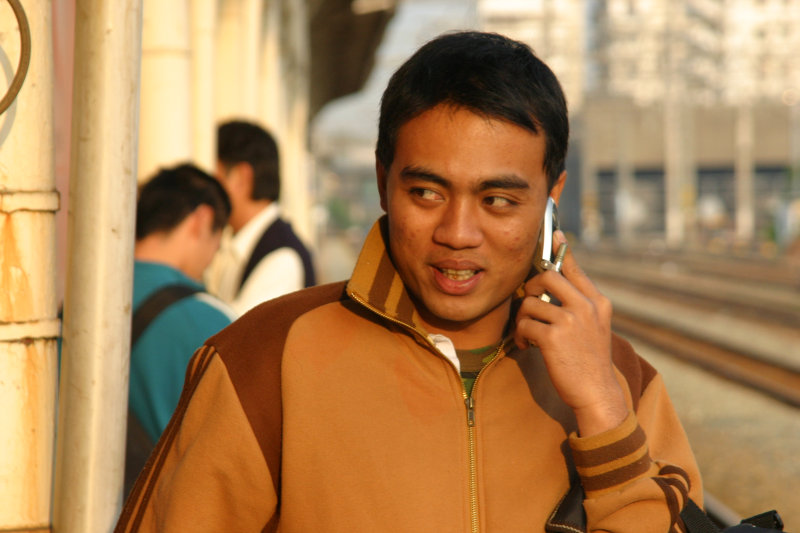 月台旅客特寫2006台中火車站台灣鐵路旅遊攝影