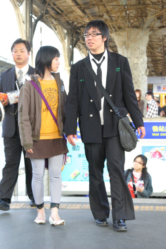 月台旅客特寫2006台中火車站台灣鐵路旅遊攝影