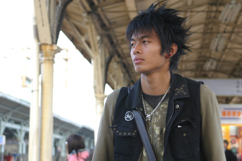 月台旅客特寫2006台中火車站台灣鐵路旅遊攝影