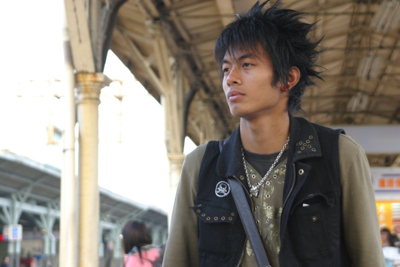 月台旅客特寫2006台中火車站台灣鐵路旅遊攝影