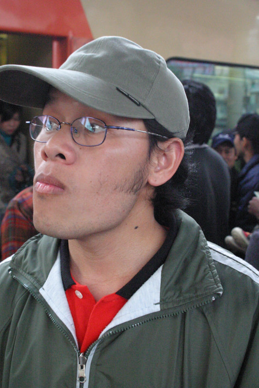 月台旅客特寫2006台中火車站台灣鐵路旅遊攝影