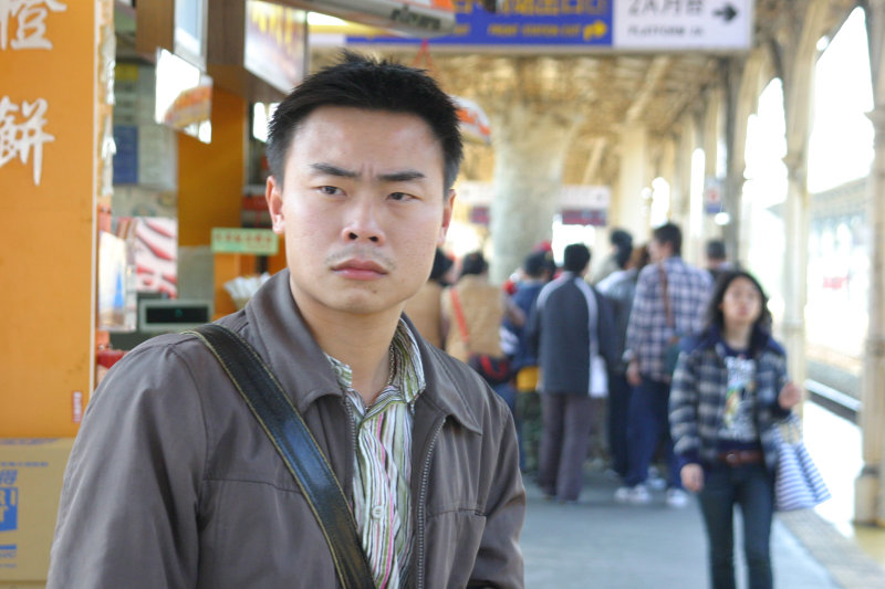 月台旅客特寫2006台中火車站台灣鐵路旅遊攝影