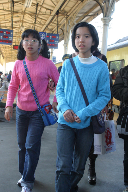 月台旅客特寫2006台中火車站台灣鐵路旅遊攝影