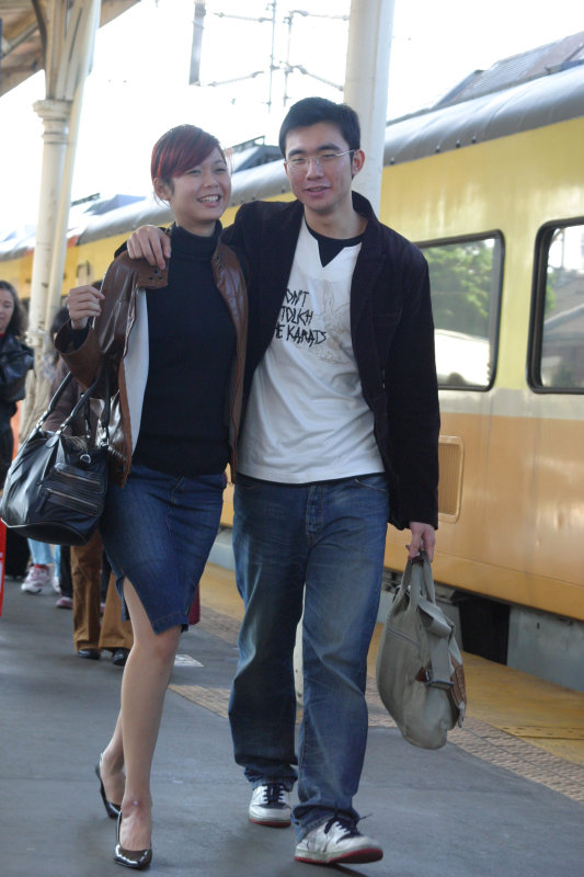 月台旅客特寫2006台中火車站台灣鐵路旅遊攝影