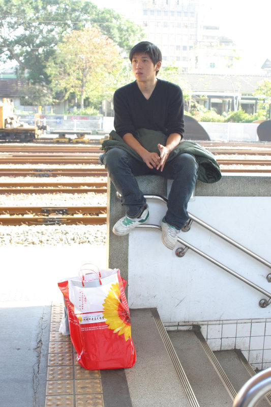 月台旅客特寫2006台中火車站台灣鐵路旅遊攝影