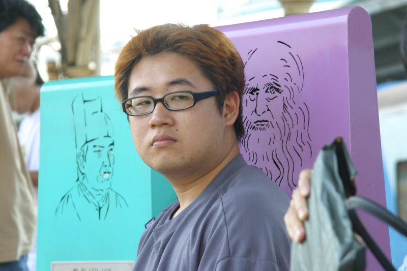 月台旅客特寫2006台中火車站台灣鐵路旅遊攝影