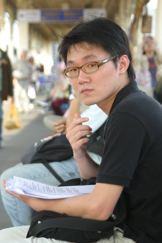 月台旅客特寫2006台中火車站台灣鐵路旅遊攝影