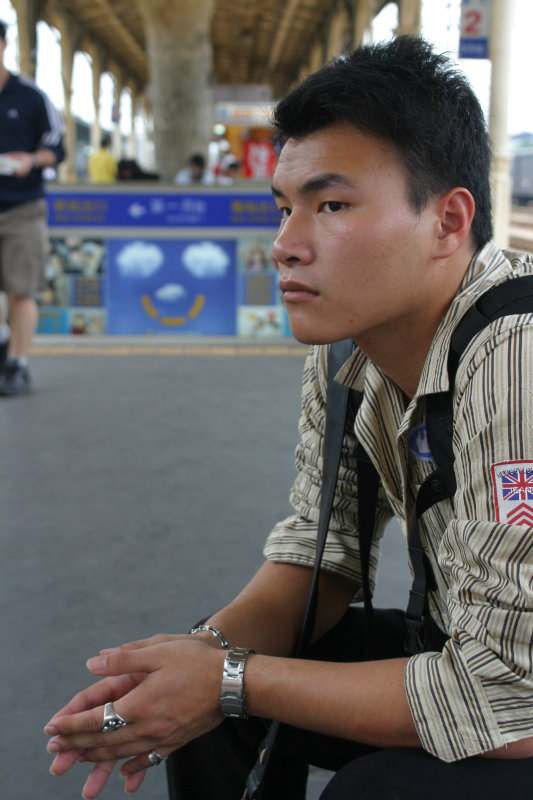 月台旅客特寫2006台中火車站台灣鐵路旅遊攝影