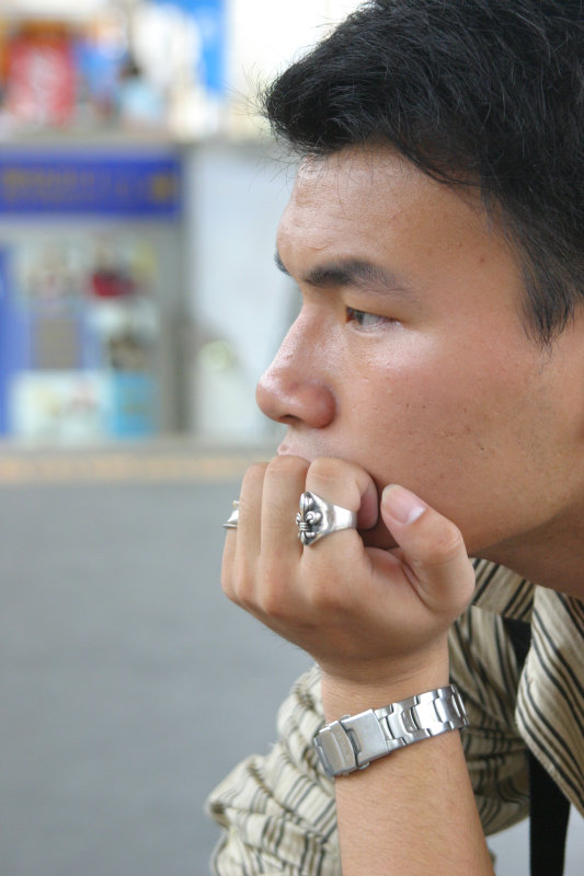 月台旅客特寫2006台中火車站台灣鐵路旅遊攝影