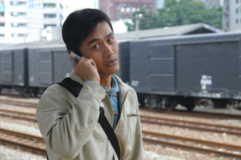 月台旅客特寫2006台中火車站台灣鐵路旅遊攝影