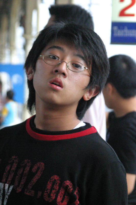 月台旅客特寫2006台中火車站台灣鐵路旅遊攝影