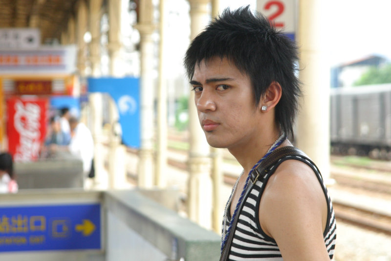 月台旅客特寫2006台中火車站台灣鐵路旅遊攝影