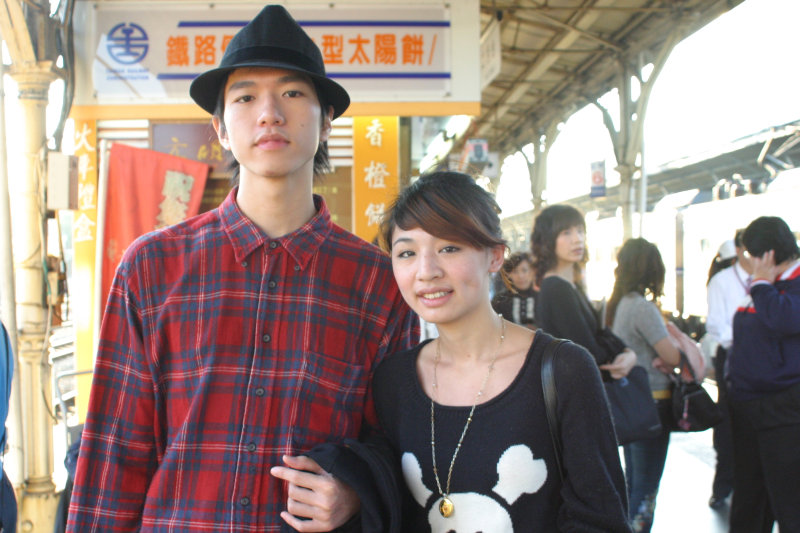 月台旅客特寫2006台中火車站台灣鐵路旅遊攝影