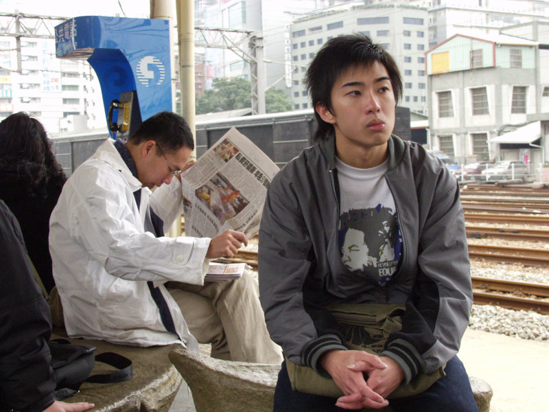 月台旅客特寫2006台中火車站台灣鐵路旅遊攝影