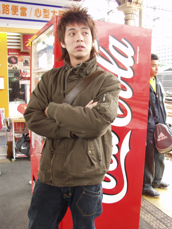 月台旅客特寫2006台中火車站台灣鐵路旅遊攝影