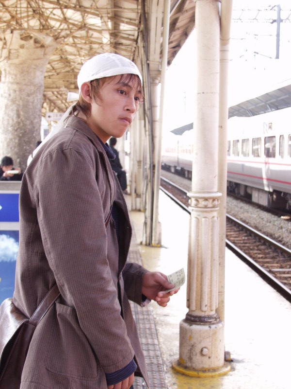 月台旅客特寫2006台中火車站台灣鐵路旅遊攝影