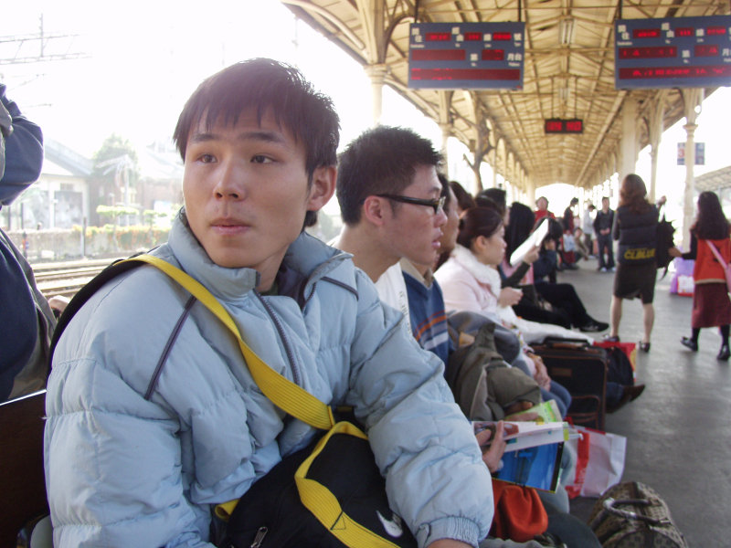 月台旅客特寫2006台中火車站台灣鐵路旅遊攝影