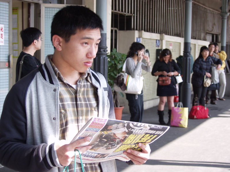 月台旅客特寫2006台中火車站台灣鐵路旅遊攝影