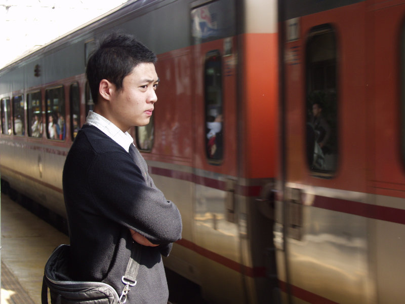 月台旅客特寫2006台中火車站台灣鐵路旅遊攝影