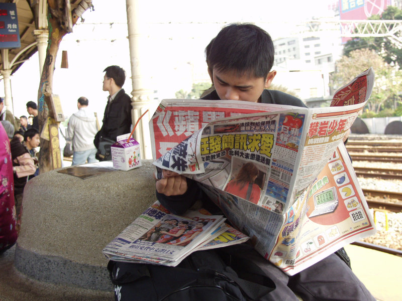 月台旅客特寫2006台中火車站台灣鐵路旅遊攝影