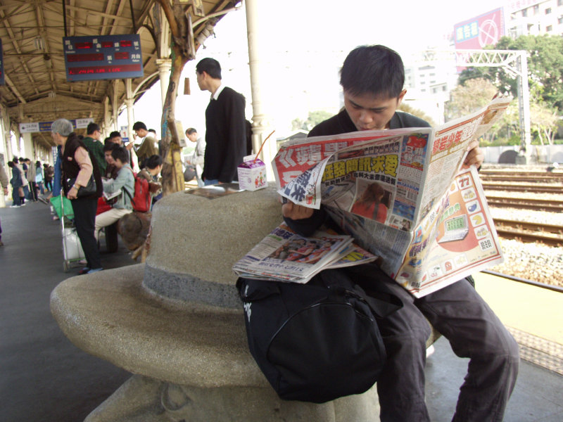 月台旅客特寫2006台中火車站台灣鐵路旅遊攝影
