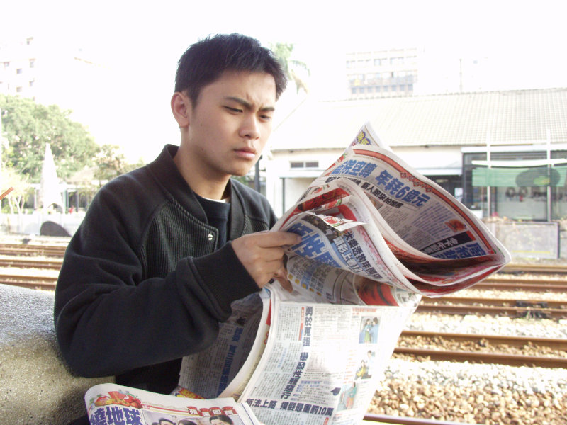 月台旅客特寫2006台中火車站台灣鐵路旅遊攝影