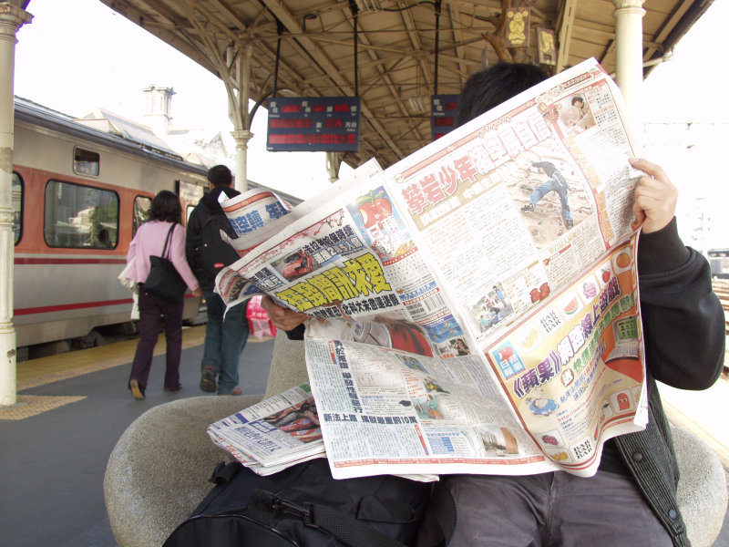 月台旅客特寫2006台中火車站台灣鐵路旅遊攝影