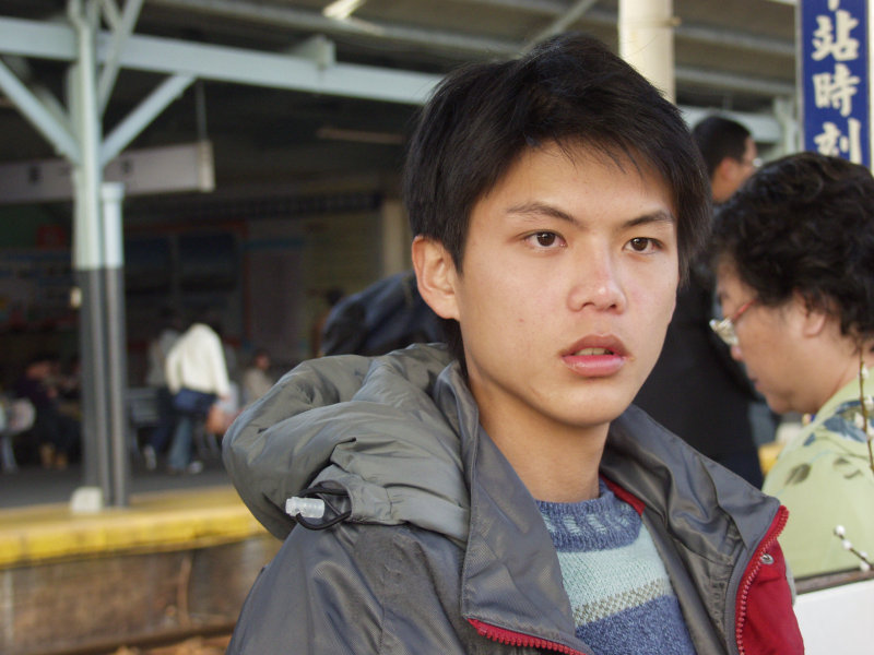 月台旅客特寫2006台中火車站台灣鐵路旅遊攝影