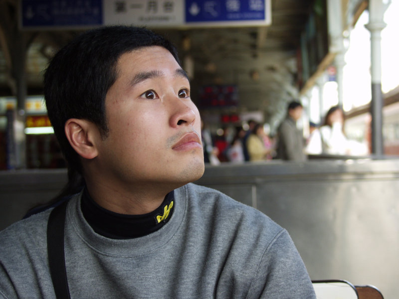 月台旅客特寫2006台中火車站台灣鐵路旅遊攝影