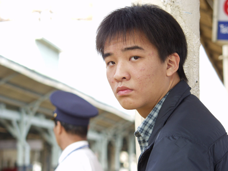月台旅客特寫2006台中火車站台灣鐵路旅遊攝影